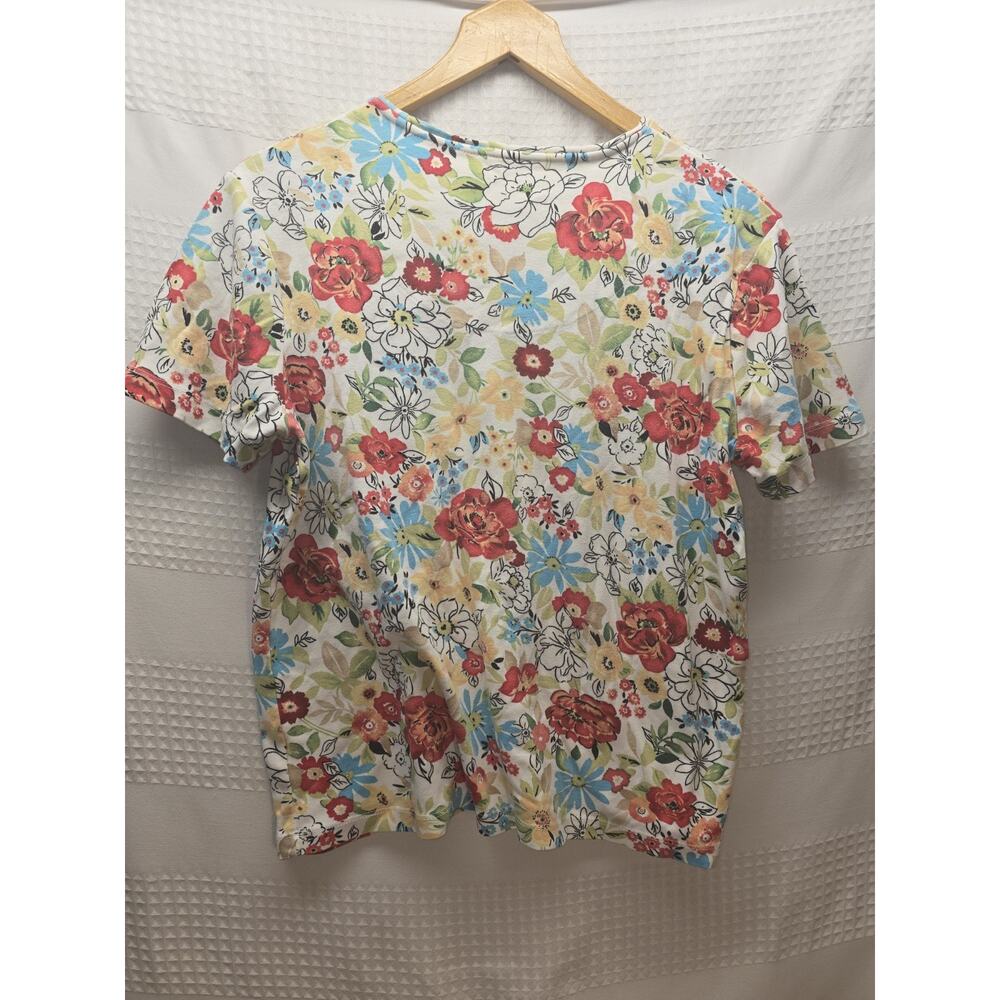 White Stag women's vintage-style t-shirt featuring a colorful floral Size Lrg... - Picture 5 of 6